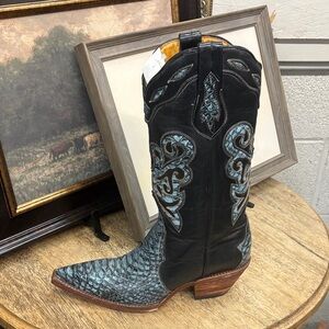 Ferrini Black & Blue Heeled Boots💙🤍